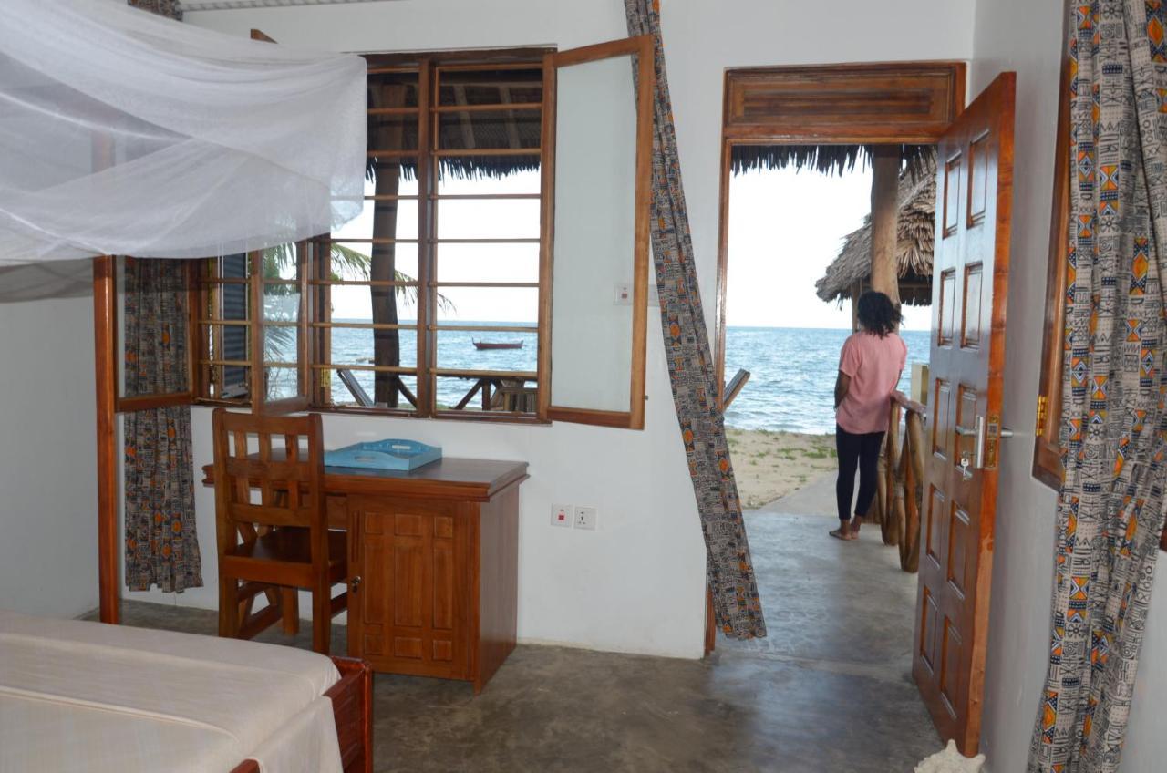 Lui Ushongo Beach House Pangani Exterior foto
