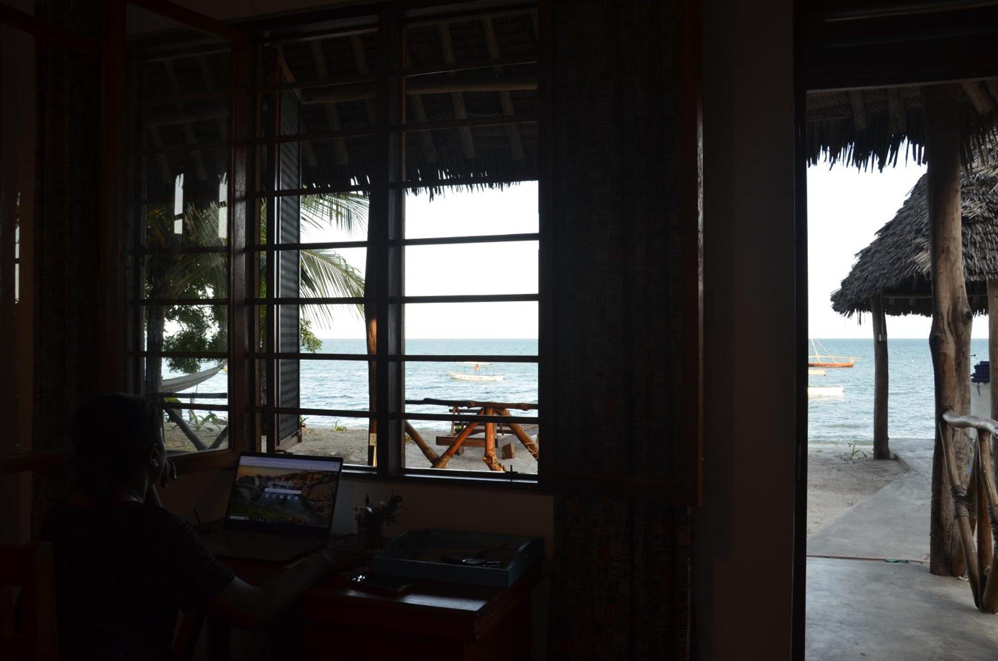 Lui Ushongo Beach House Pangani Exterior foto