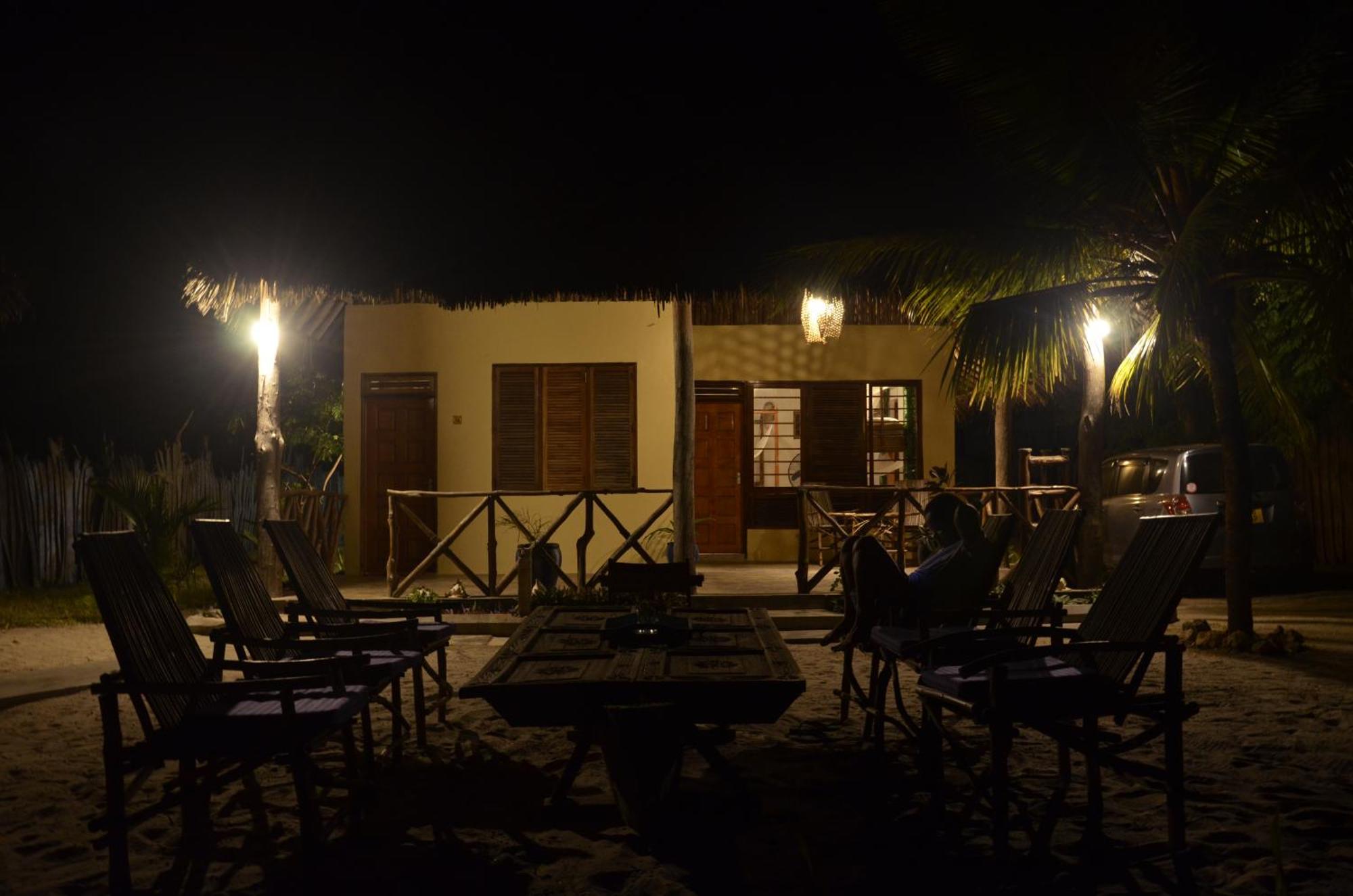 Lui Ushongo Beach House Pangani Exterior foto